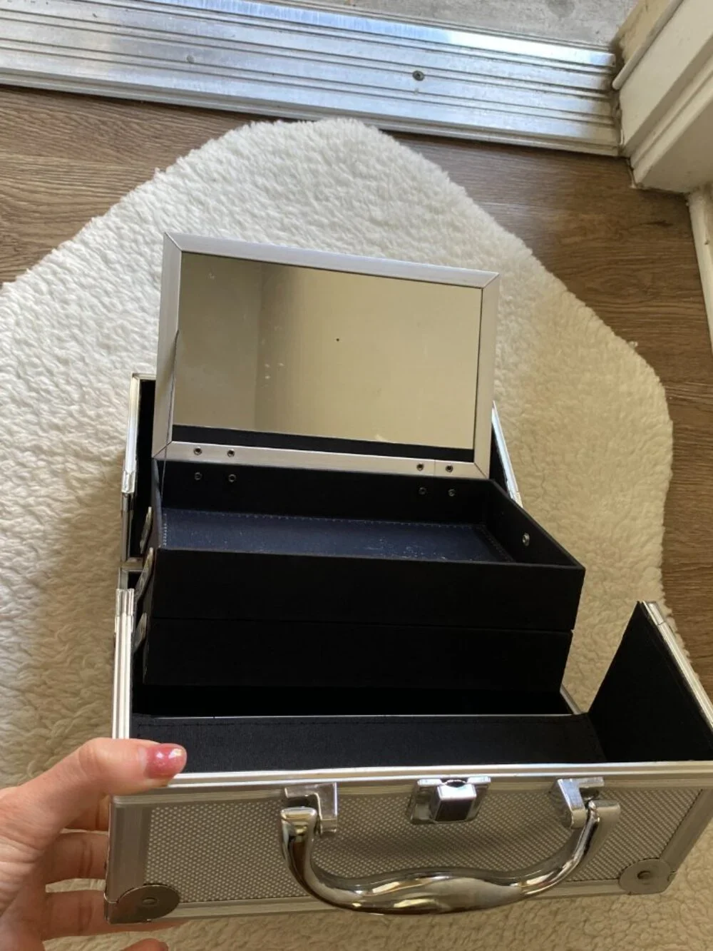 Silver Aluminum Makeup Train Case Lockable Cosmetic Organizer Jewelry Storage Bo